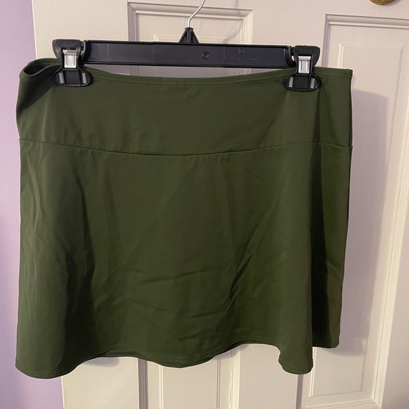 Lisa Curran Ruched One Piece Swimsuit, Olive Green, Size 12 + matching skirt - Picture 4 of 4